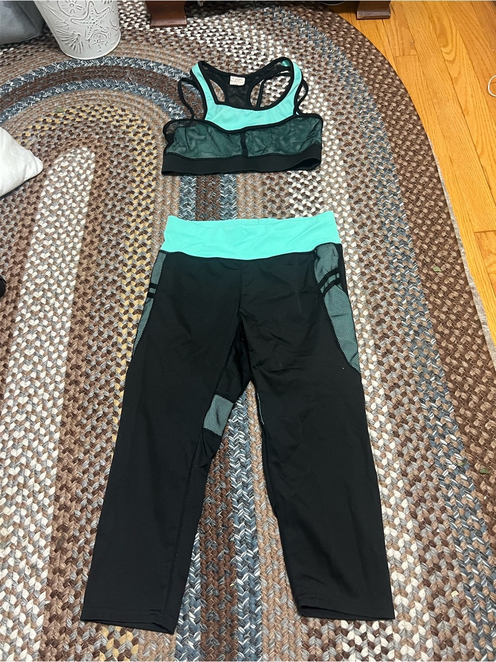Active Black Capri Leggings with Teal Accents - Women's Two-Piece Set